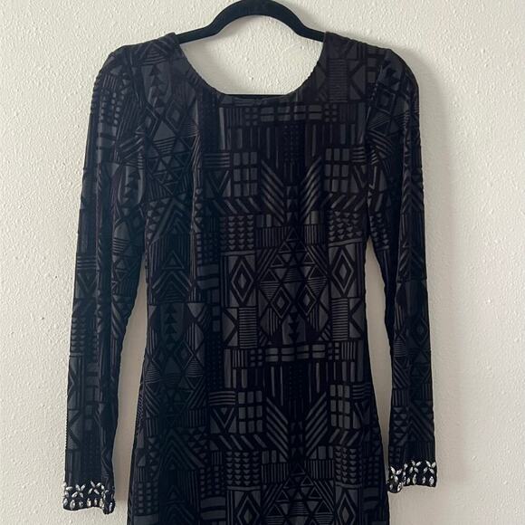 GUESS Black Velvet Dress Size 6 Long Sleeve Beaded Cuffs Old Money Holiday - Picture 2 of 8